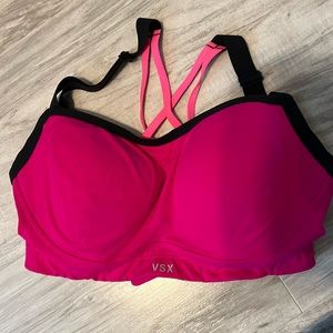 Victoria’s Secret VSX Sport Underwire sports bra 32DD